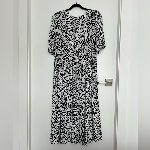 H&M mixed animal print midi dress. Size M - Picture 2 of 6